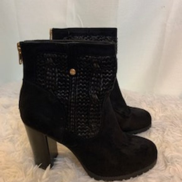 Juicy Couture Shoes - Juicy Couture Sz 8 Med Black Heeled Booties